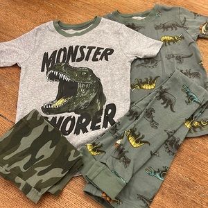 Carters like new 4 piece boys size 10 sleep set